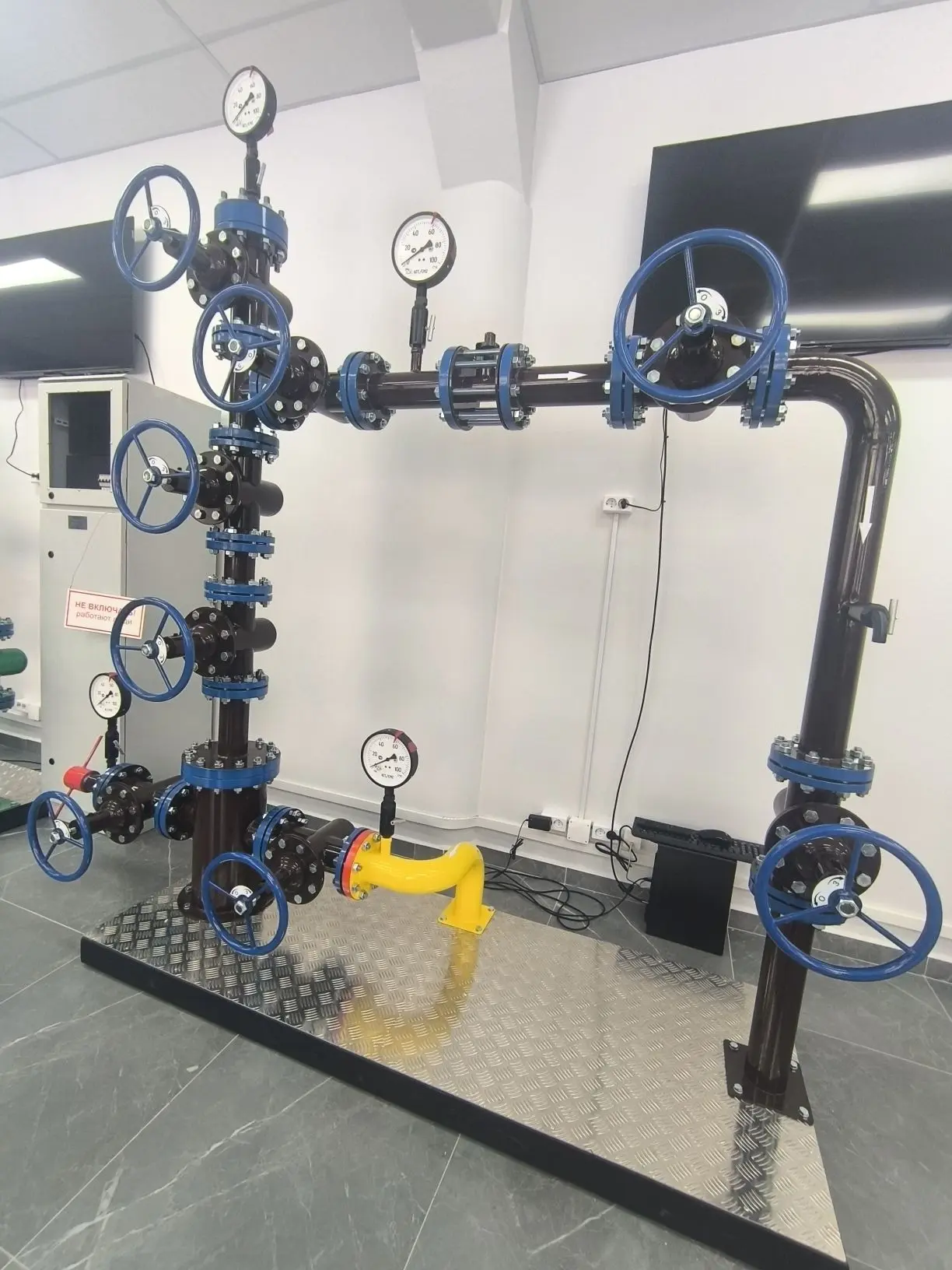 Тренажер Полномасштабный макет газлифтной скважины 1